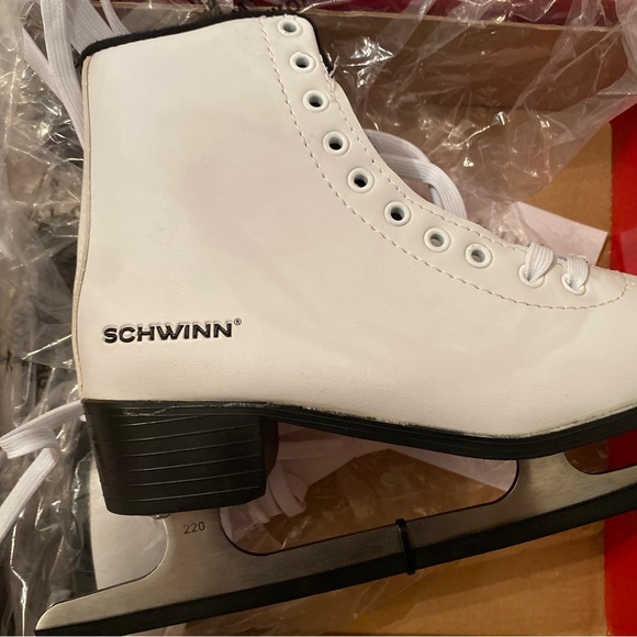 Girls Figure Skates - Picture 4 of 4